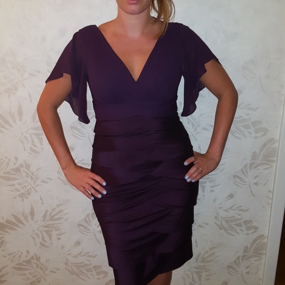 Adrianna Papell Dresses & Skirts - Adrianna Papell Eggplant mid length v neck dress